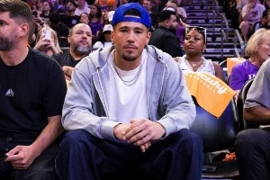 支持同城球队!布克&杰伦-格林等人观战WNBA! 支持同城球队!布克&杰伦-格林等人观战WNBA!