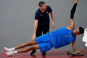 队记:文班亚马在科学增肌&以贾巴尔为标杆 后者打了20个赛季 队记:文班亚马在科学增肌&以贾巴尔为标杆 后者打了20个赛季