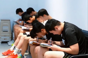 俱乐部深入贯彻体教融合!青年队每周3节文化课 体育教育一起抓! 俱乐部深入贯彻体教融合!青年队每周3节文化课 体育教育一起抓!