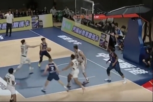 手感火热!唐才育以8成命中率轰下11分 3篮板 2助攻! 手感火热!唐才育以8成命中率轰下11分 3篮板 2助攻!