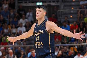 手感冰凉!丰泰基奥半场7投仅1中拿到3分5板 正负值-8 手感冰凉!丰泰基奥半场7投仅1中拿到3分5板 正负值-8