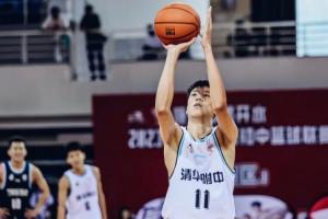 媒体人:清华附中初中主力姚清源加盟辽宁青年队 15岁已长到2米03 媒体人:清华附中初中主力姚清源加盟辽宁青年队 15岁已长到2米03