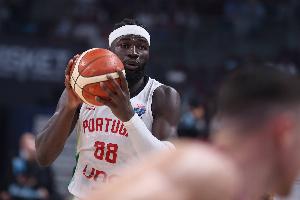 科塔连续吃到技犯被驱逐!离场过程中抱怨:他X的简直是笑话! 科塔连续吃到技犯被驱逐!离场过程中抱怨:他X的简直是笑话!