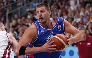 个人和球队都下风!约基奇输掉火龙对决 全场16中10拿22分9板4助 个人和球队都下风!约基奇输掉火龙对决 全场16中10拿22分9板4助