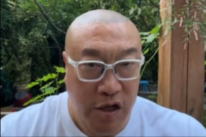 魔术师认为乔丹GOAT?马健:魔术师被乔丹正面击败 肯定更认同他 魔术师认为乔丹GOAT?马健:魔术师被乔丹正面击败 肯定更认同他