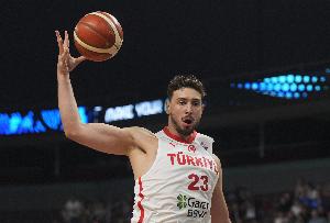 进化了!申京强度拉满硬钢约基奇 28+13+8+关键抢断赢下火龙对决 进化了!申京强度拉满硬钢约基奇 28+13+8+关键抢断赢下火龙对决