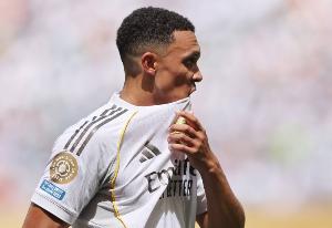 皇马欧冠联赛阶段大名单:新援A费、阿诺德、赫伊森等系数入选 皇马欧冠联赛阶段大名单:新援A费、阿诺德、赫伊森等系数入选