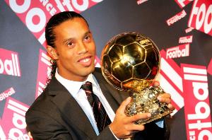 小罗:相信内马尔能很快回归巴西队,让我们再次夺得世界杯 小罗:相信内马尔能很快回归巴西队,让我们再次夺得世界杯