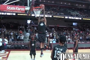 歌手中的GOAT!训练师:克里斯-布朗和9名NBA球员打球 砍下30分 歌手中的GOAT!训练师:克里斯-布朗和9名NBA球员打球 砍下30分