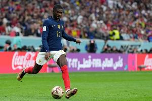 队报:登贝莱本周三在法国队仍单独训练,预计不会首发出战乌克兰 队报:登贝莱本周三在法国队仍单独训练,预计不会首发出战乌克兰