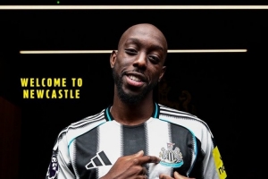 前裁判:维萨已在英超证明自己,纽卡签他的风险远低于沃尔特马德 前裁判:维萨已在英超证明自己,纽卡签他的风险远低于沃尔特马德