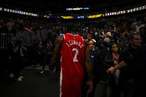 TA名记:小卡21年本可与快船签短约然后追大合同 但他选择续长约 TA名记:小卡21年本可与快船签短约然后追大合同 但他选择续长约