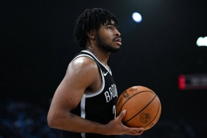 媒体人:卡梅隆-托马斯防守&串联都一般 这种纯攻击手很难卖出去 媒体人:卡梅隆-托马斯防守&串联都一般 这种纯攻击手很难卖出去