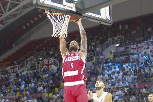 拼尽全力!马穆凯拉什维利12中8空砍全场最高20分外加8板 拼尽全力!马穆凯拉什维利12中8空砍全场最高20分外加8板