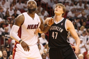 小卡被调查阴阳合同!此前AK47中产签篮网遭多位老板投诉也被查 小卡被调查阴阳合同!此前AK47中产签篮网遭多位老板投诉也被查