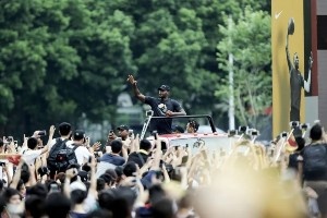 勒布朗·詹姆斯与中国的20年——跨越时光的传奇之旅 勒布朗·詹姆斯与中国的20年——跨越时光的传奇之旅