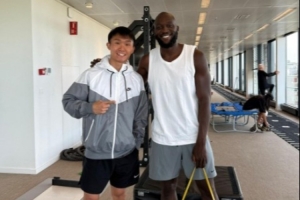 玉昆球员徐宏杰晒与卢卡库共同康复照:积极康复,一步一步向前 玉昆球员徐宏杰晒与卢卡库共同康复照:积极康复,一步一步向前