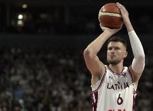 外线没开!波尔津吉斯小组赛场均17.4分6.6板1.6帽 三分命中率20% 外线没开!波尔津吉斯小组赛场均17.4分6.6板1.6帽 三分命中率20%