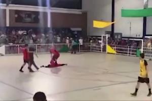 悲剧!巴西一五人制守门员用胸口扑点后倒地不起,最终不治身亡 悲剧!巴西一五人制守门员用胸口扑点后倒地不起,最终不治身亡