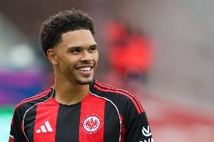 21岁后卫纳姆迪-科林斯上演德国队首秀,是法兰克福近11年来首人 21岁后卫纳姆迪-科林斯上演德国队首秀,是法兰克福近11年来首人