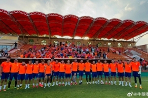 记者:山东泰山预计9月6日开始训练 应该坚持举行球迷开放日活动 记者:山东泰山预计9月6日开始训练 应该坚持举行球迷开放日活动