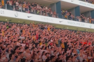 嗨翻天!詹姆斯成都行现场 球迷们齐声高喊“LBJ” 嗨翻天!詹姆斯成都行现场 球迷们齐声高喊“LBJ”