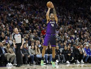 美记:莱尔斯和皇马的合同是1年320万美元 包含NBA跳出条款 美记:莱尔斯和皇马的合同是1年320万美元 包含NBA跳出条款