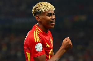 他只有18岁!亚马尔在西班牙国家队已6球9助攻直接参与15球 他只有18岁!亚马尔在西班牙国家队已6球9助攻直接参与15球