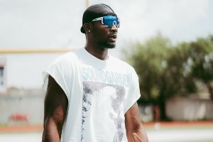 库明加个人社媒晒照:赤膊训练挥汗如雨 秀潮男穿搭&豪车美食 库明加个人社媒晒照:赤膊训练挥汗如雨 秀潮男穿搭&豪车美食