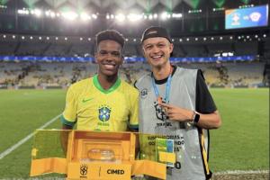 天赋拉满!18岁埃斯特旺倒钩斩首球+获MVP,切尔西巴西双豪门首发 天赋拉满!18岁埃斯特旺倒钩斩首球+获MVP,切尔西巴西双豪门首发