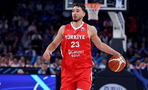 效率不高!申京打满首节6投仅2中拿到4分4板 正负值-3 效率不高!申京打满首节6投仅2中拿到4分4板 正负值-3