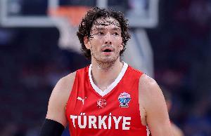 手感火热但有犯规隐患!奥斯曼首节4中4&三分3中3砍11分 身背3犯 手感火热但有犯规隐患!奥斯曼首节4中4&三分3中3砍11分 身背3犯