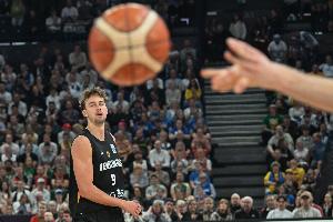 上错号了?德国小组赛场均净胜32.8分 淘汰赛首战半场落后1分! 上错号了?德国小组赛场均净胜32.8分 淘汰赛首战半场落后1分!