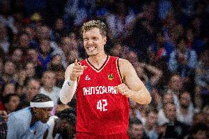 手感差但作用大!奥布斯特9中2&三分7中1仅5分&正负值+26全场最高 手感差但作用大!奥布斯特9中2&三分7中1仅5分&正负值+26全场最高