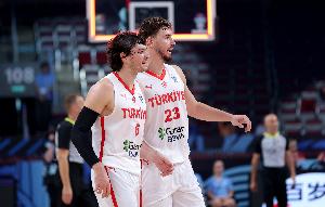 攻防压制!土耳其男篮第三节26-13净胜瑞典13分 三节打完领先8分 攻防压制!土耳其男篮第三节26-13净胜瑞典13分 三节打完领先8分