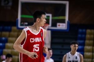 攻防俱佳!赵博新替补10中6砍17分11板 抢到4个前场板&送3次封盖 攻防俱佳!赵博新替补10中6砍17分11板 抢到4个前场板&送3次封盖