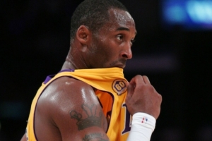 霍里:科比与新人单挑时会练一下特定技巧 比如左手跳投 霍里:科比与新人单挑时会练一下特定技巧 比如左手跳投