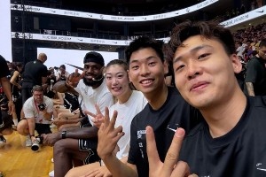 与老詹近距离接触!赵睿晒18张活动照:解锁多重身份✌ 与老詹近距离接触!赵睿晒18张活动照:解锁多重身份✌