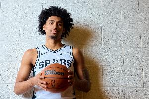 拇指韧带撕裂!伤病专家:迪伦-哈珀此伤病术后恢复期平均54.3天 拇指韧带撕裂!伤病专家:迪伦-哈珀此伤病术后恢复期平均54.3天