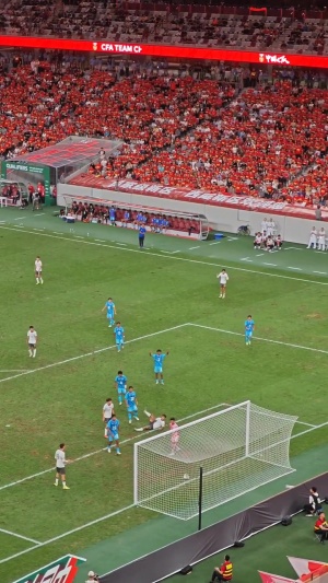 看台视角🎥向余望空门卧射踢飞,球迷惊呼:我的天啊! 看台视角🎥向余望空门卧射踢飞,球迷惊呼:我的天啊!