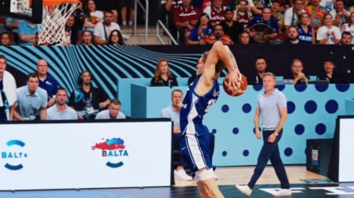 场均一个十佳球?芬兰小马尔卡宁再献反弓炸裂轰筐 尽显暴力美学 场均一个十佳球?芬兰小马尔卡宁再献反弓炸裂轰筐 尽显暴力美学