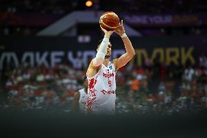 老熟人!波尼特卡全面发挥 13中4得19分11板2助3断2盖帽 老熟人!波尼特卡全面发挥 13中4得19分11板2助3断2盖帽