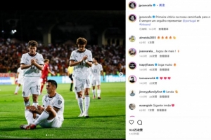 传射建功!坎塞洛社媒晒致敬若塔打游戏庆祝照:世预赛首胜! 传射建功!坎塞洛社媒晒致敬若塔打游戏庆祝照:世预赛首胜!