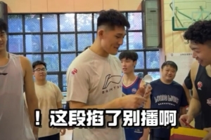 龙狮球迷大会|这段掐了不能播?为何领奖时偷感如此重? 龙狮球迷大会|这段掐了不能播?为何领奖时偷感如此重?