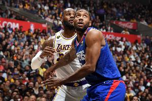 名嘴谈快船阴阳合同一事:现在是同城死敌湖人最高兴的时候 名嘴谈快船阴阳合同一事:现在是同城死敌湖人最高兴的时候