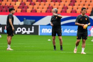 直播吧:40岁原国足助教陈涛现身深圳,无限接近加盟新鹏城教练组 直播吧:40岁原国足助教陈涛现身深圳,无限接近加盟新鹏城教练组