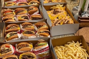 😂放飞自我了?林书豪社媒晒出一大桌子高热量美食 😂放飞自我了?林书豪社媒晒出一大桌子高热量美食