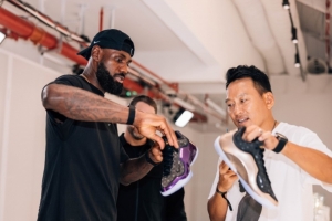 詹姆斯:我和家人互相激励 能通过球鞋讲述家庭故事令我无比满足 詹姆斯:我和家人互相激励 能通过球鞋讲述家庭故事令我无比满足