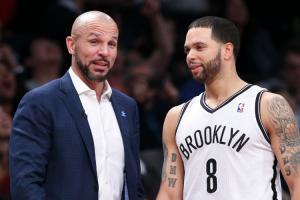 基德:我在梦八常和保罗&德隆交流 我把火炬和佳得乐都递给了他们 基德:我在梦八常和保罗&德隆交流 我把火炬和佳得乐都递给了他们