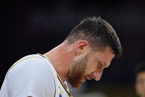 难阻失利!努尔基奇14中7拿到20分7板2断2帽 但罚球10中5 难阻失利!努尔基奇14中7拿到20分7板2断2帽 但罚球10中5